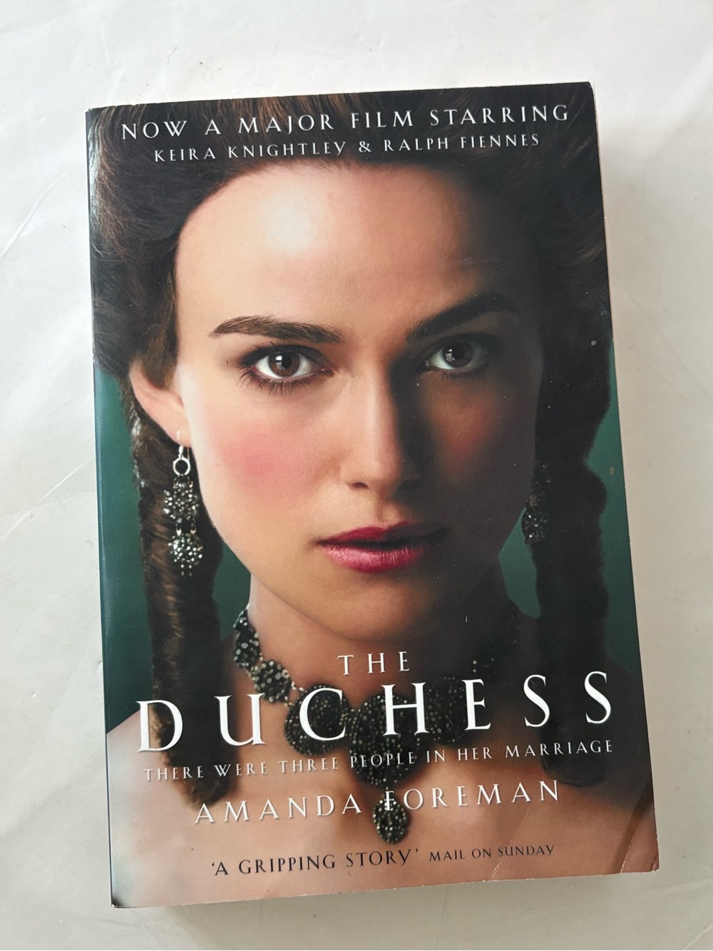 The Duchess by Amanda Foreman — Paperback with Green and Cream Cover